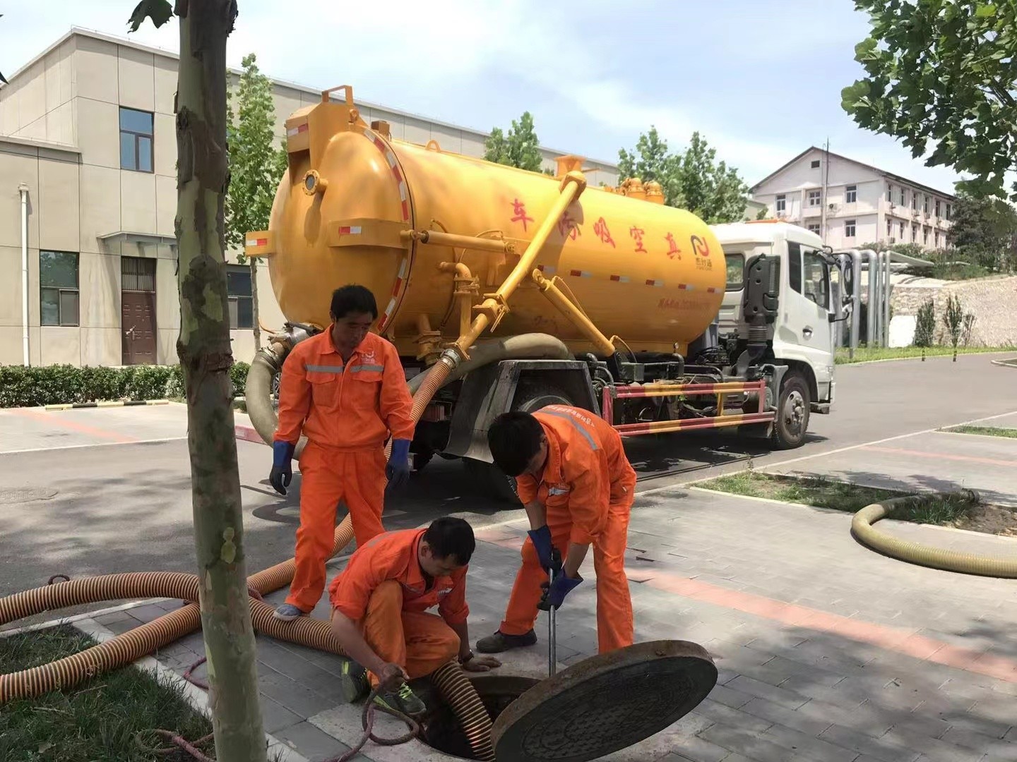 静安化粪池清理与5-8吨吸粪车施工效率分析